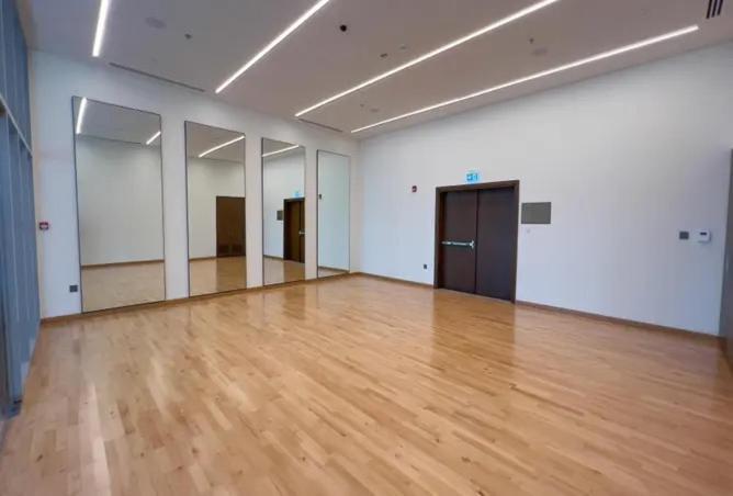 Modern 1 Bedroom With Sea View - Minutes To Mall, Downtown Apartment *