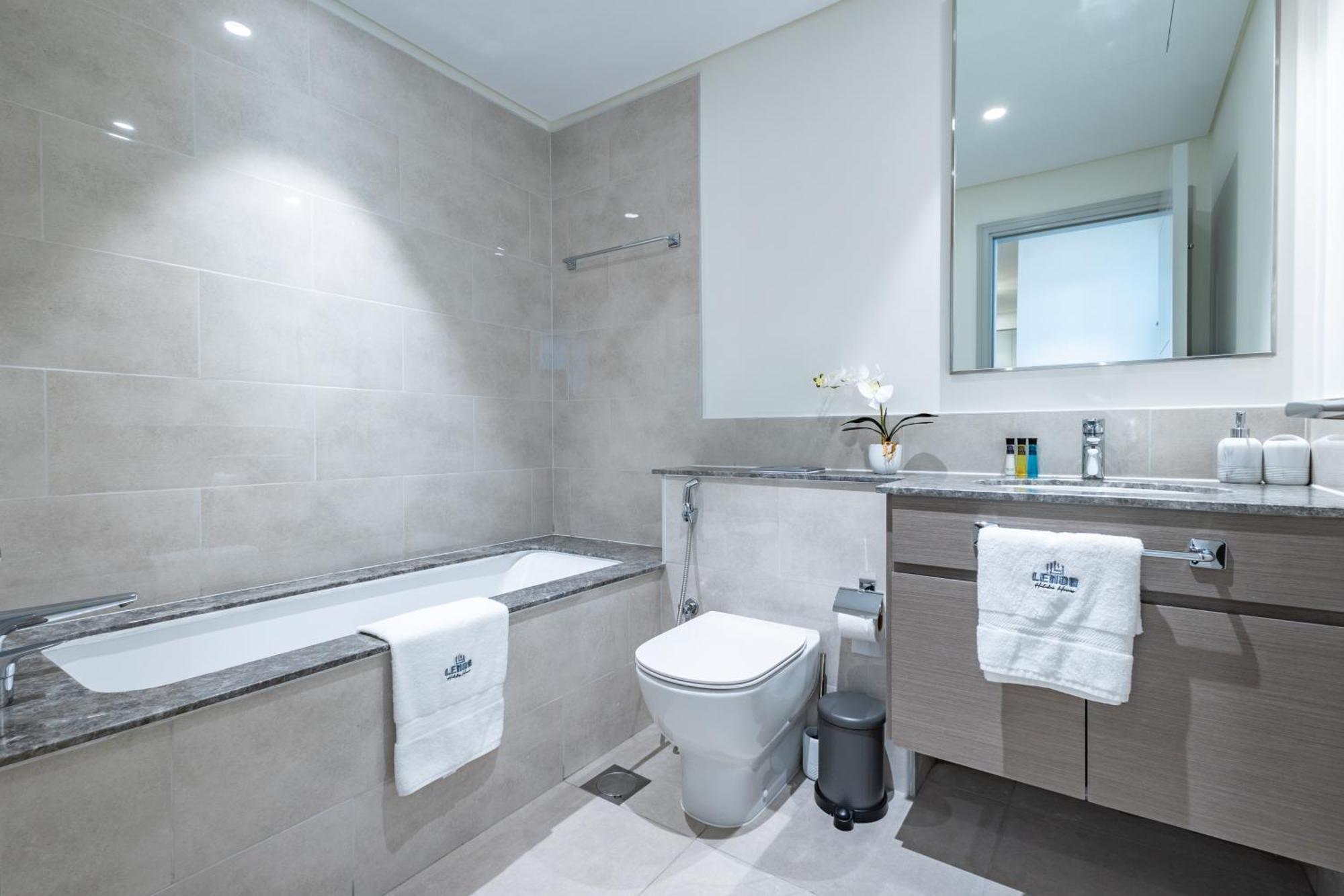 Modern 1 Bedroom With Sea View - Minutes To Mall, Downtown * Dubai